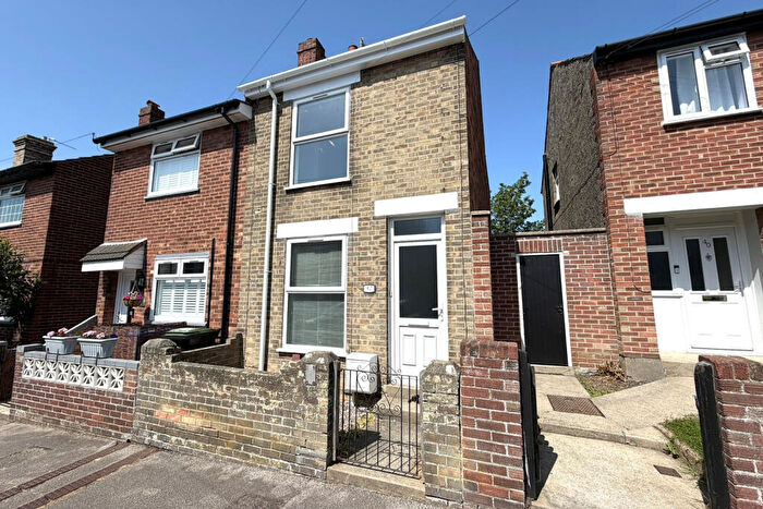 3 Bedroom Semi-Detached House For Sale In Morton Road, NR33