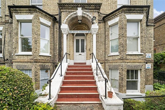 1 Bedroom Flat For Sale In The Avenue, Surbiton, KT5