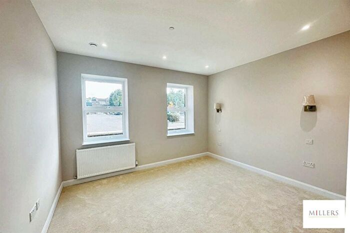 1 Bedroom Flat To Rent In Kestrel House, Bakers Lane, Epping, CM16