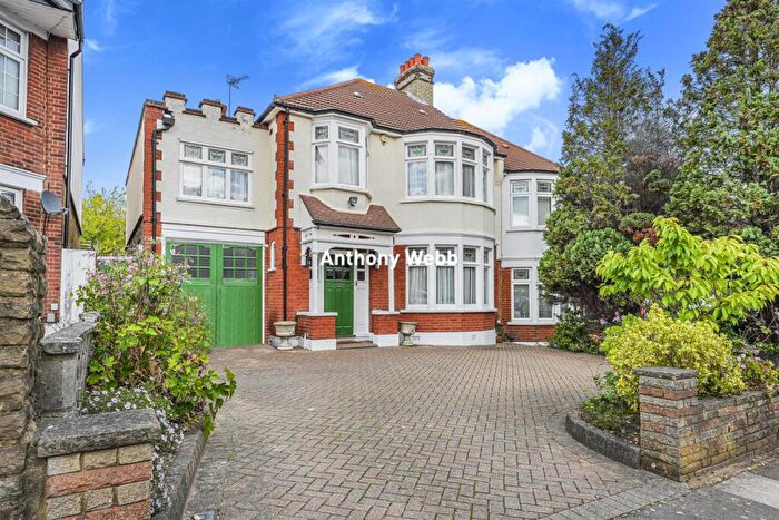 5 Bedroom Semi-Detached House For Sale In Bourne Hill, Palmers Green, N13