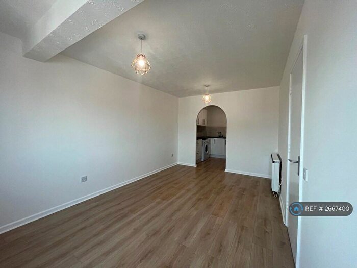 2 Bedroom Flat To Rent In Romsey Court, Southampton, SO15