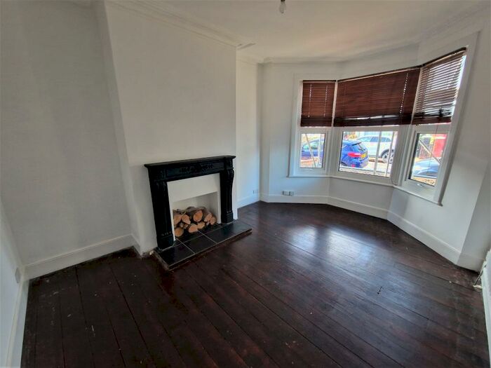 3 Bedroom Terraced House To Rent In Beedell Avenue, Westcliff On Sea, SS0