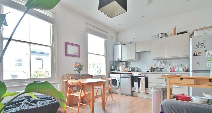 2 Bedroom Flat To Rent In Clonbrock Road, London, N16