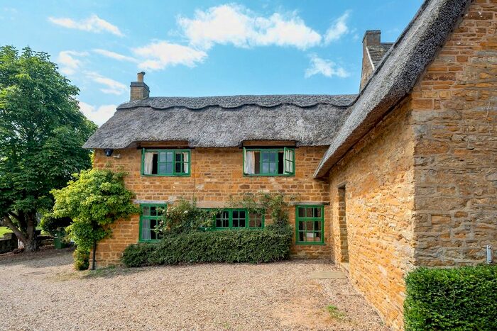 4 Bedroom Detached House For Sale In Main Street, Market Harborough, LE16