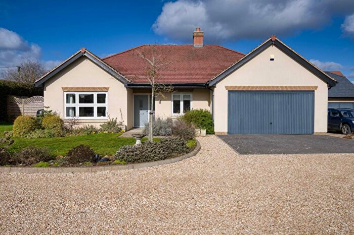 3 Bedroom Detached Bungalow For Sale In Marsh Furlong, Aston, OX18