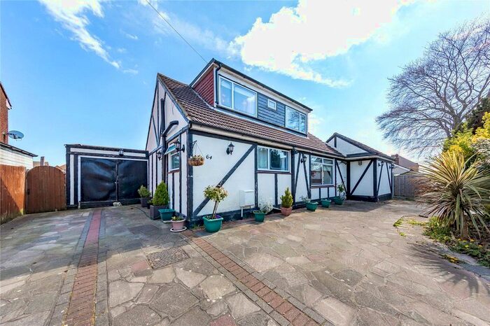4 Bedroom Detached Bungalow To Rent In Hubert Road, Rainham, Essex, RM13