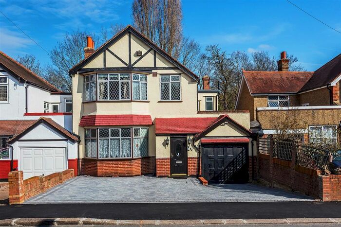 Semi-Detached House To Rent In Wandle Road, Morden, SM4