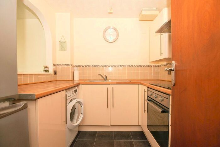 2 Bedroom Flat To Rent In Bishop Hannon Drive, Fairwater, Cardiff, CF5