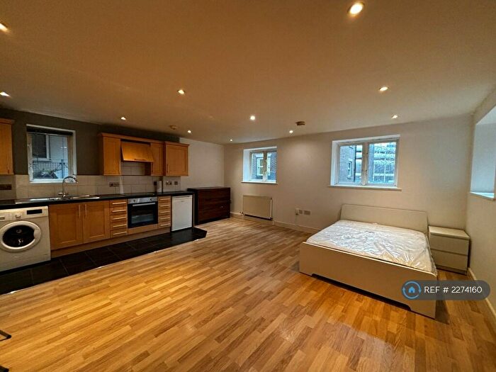 Studio To Rent In Auction House Courtyard, Luton, LU1