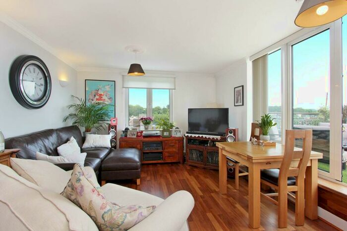 2 Bedroom Flat To Rent In Skyline Court, Central Croydon, CR0