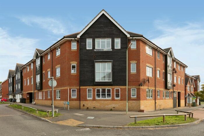 2 Bedroom Flat For Sale In Kings Prospect, Ashford, TN24