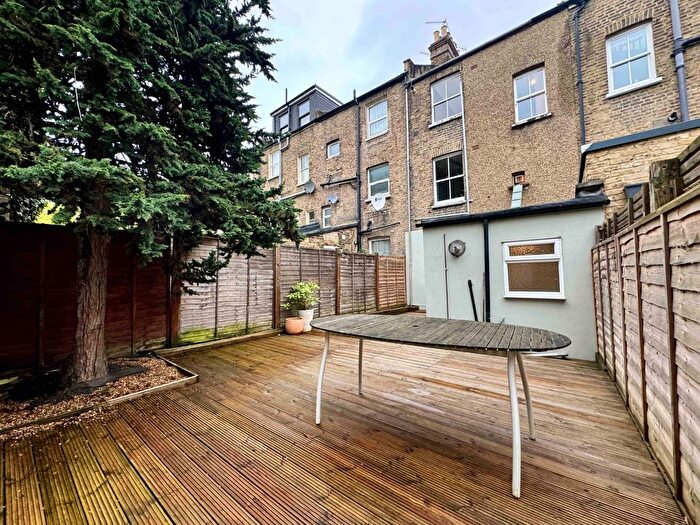 1 Bedroom Flat To Rent In Millfields Road, Lower Clapton, E5