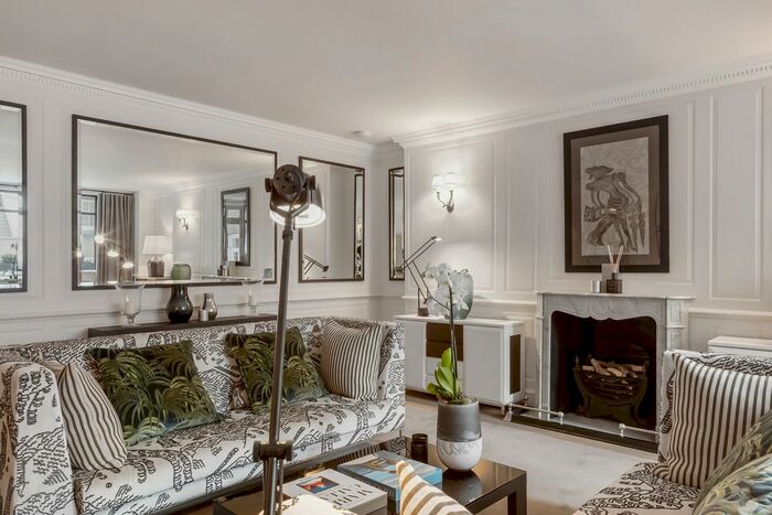 2 Bedroom Flat To Rent In Cadogan Square, London, SW1X