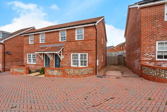 3 Bedroom Semi-Detached House For Sale In Plant Farm Crescent, Waterlooville, Hampshire, PO7