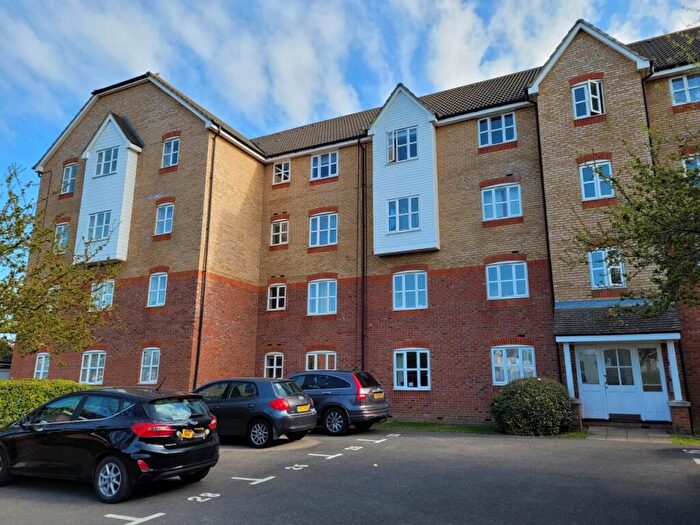 2 Bedroom Flat To Rent In Walk Of Station, Aylesbury, HP20