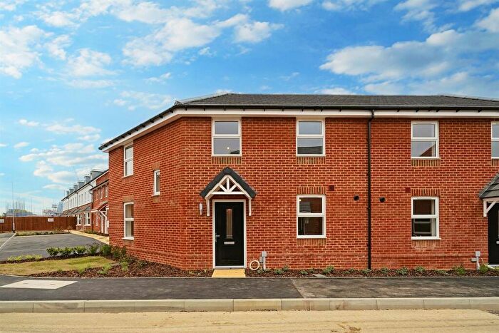 3 Bedroom Semi-Detached House To Rent In Bedroom Semi Detached House In Dragon Way Sturry, CT2