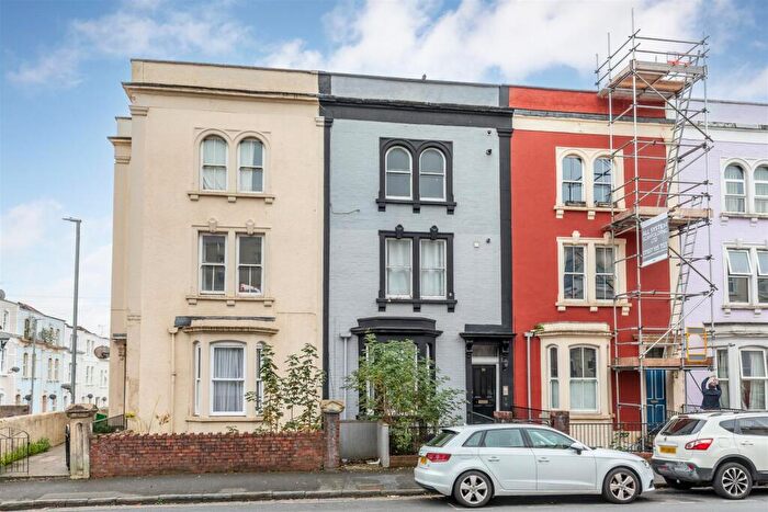 2 Bedroom Flat For Sale In City Road, St Pauls, Bristol, BS2
