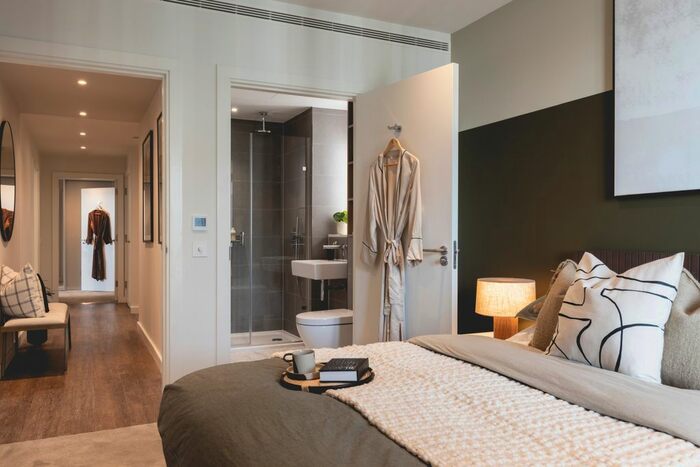 3 Bedroom Flat To Rent In Nine Elms Lane, London, SW11