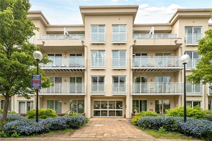 2 Bedroom Flat For Sale In Woodman Mews, Kew, Surrey, TW9
