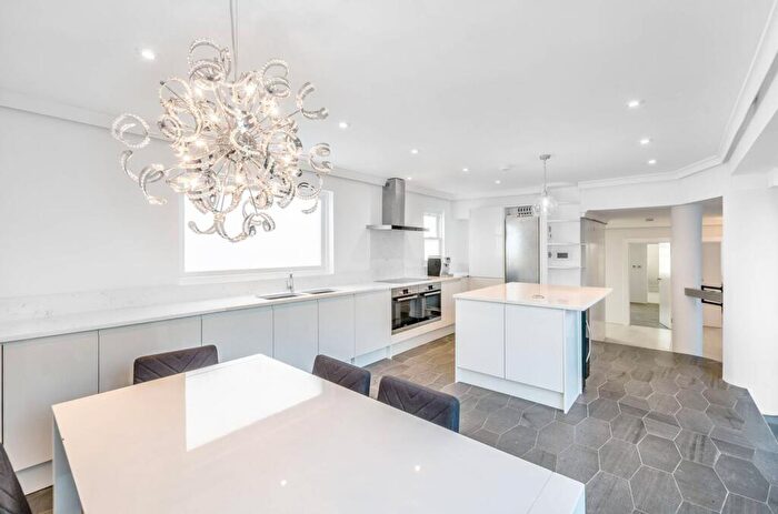 2 Bedroom Flat To Rent In Cantelowes Road, Camden Town, London, NW1