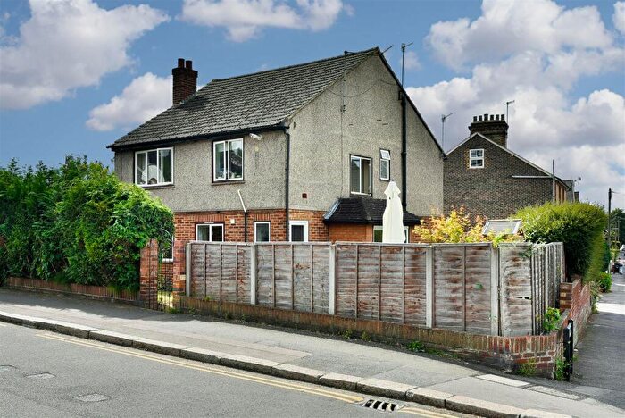 2 Bedroom Maisonette To Rent In Hooley Lane, Redhill, RH1