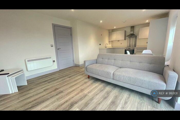 2 Bedroom Flat To Rent In Trinity Court, Leeds, LS9