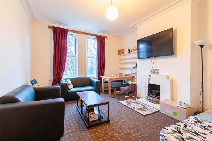4 Bedroom House To Rent In Blenheim Square, Woodhouse, Leeds, LS2
