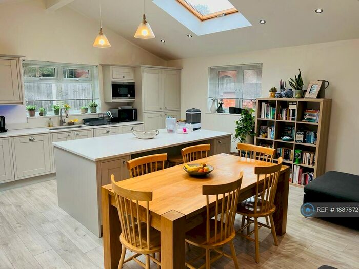 4 Bedroom Semi-Detached House To Rent In Lower Park Road, Manchester, M14