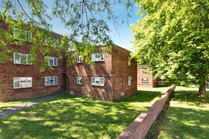 2 Bedroom Flat For Sale In Radbourne Crescent, Walthamstow, E17