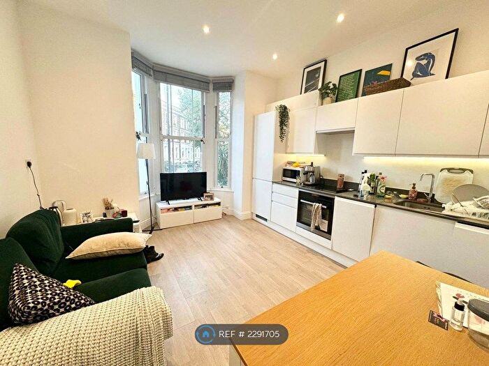 2 Bedroom Flat To Rent In Flaxman Road, London, SE5