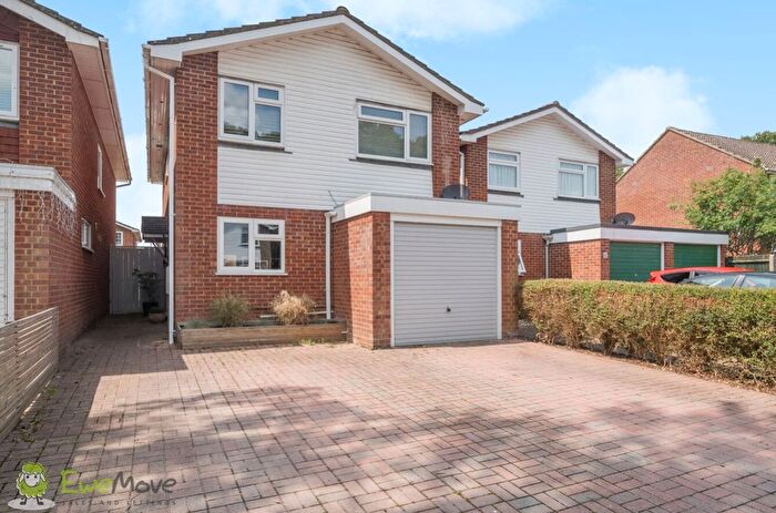 4 Bedroom Detached House For Sale In Adam Close, Baughurst, Tadley, Hampshire, RG26