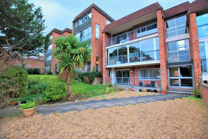 2 Bedroom Flat To Rent In West Mount, The Mount, Guildford, GU2