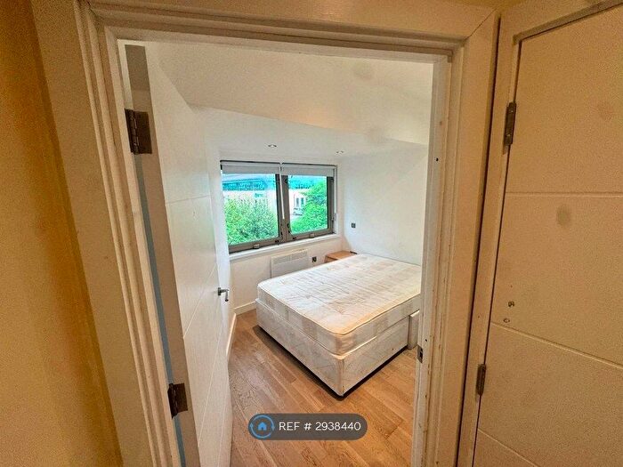 1 Bedroom Flat To Rent In Cleeve Road, Sutton, KT22