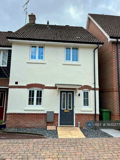3 Bedroom Terraced House To Rent In Princess Louise Square, Alton, GU34