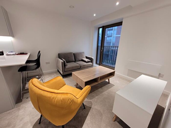 1 Bedroom Apartment To Rent In Local Crescent :: Salford, M5