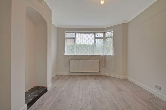 1 Bedroom Maisonette To Rent In Bedford Close, London, N10
