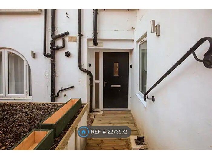 2 Bedroom Flat To Rent In Portsmouth Rd, Kingston Upon Thames, KT1