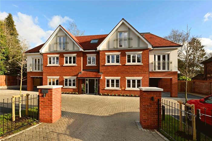2 Bedroom Apartment For Sale In The Residence, Brooklands Road, Weybridge, KT13