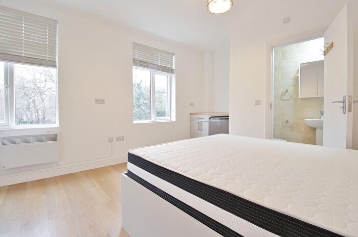 1 Bedroom Studio To Rent In Bath Road, Hounslow, TW4
