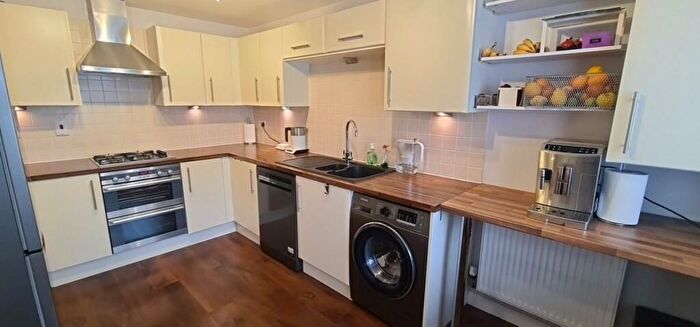 4 Bedroom Town House To Rent In Kingfisher Drive, Leighton Buzzard, LU7