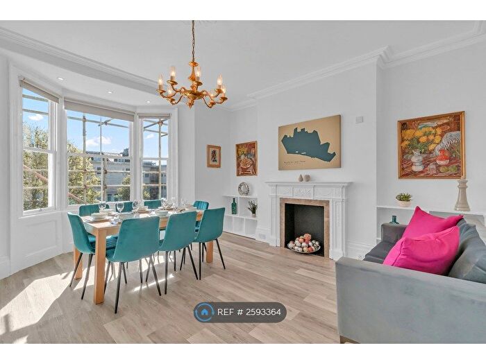 3 Bedroom Flat To Rent In Clarence Square, Brighton, BN1