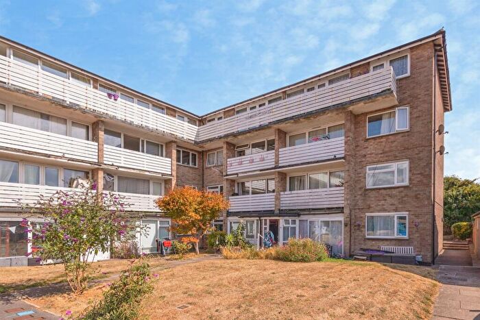 2 Bedroom Flat For Sale In Wendover Road, Havant, PO9