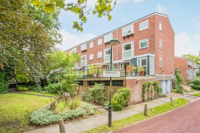 3 Bedroom Apartment To Rent In College Road, Dulwich, London, SE21
