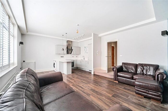 1 Bedroom Apartment For Sale In Castle Street, Farnham, Surrey, GU9
