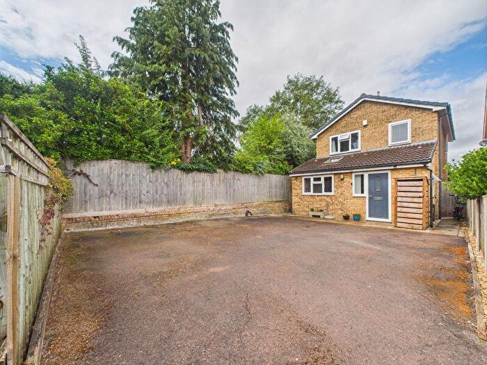 3 Bedroom Detached House For Sale In Hillary Road, Cheltenham, GL53
