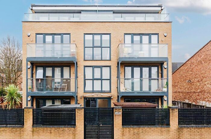 2 Bedroom Flat To Rent In Pomeroy Street New Cross, SE14