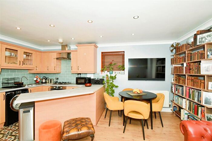 2 Bedroom Flat For Sale In Estuary Reach, Pleasant Row, Gillingham, Kent, ME7