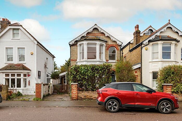 4 Bedroom Detached House For Sale In Elm Road, New Malden, KT3