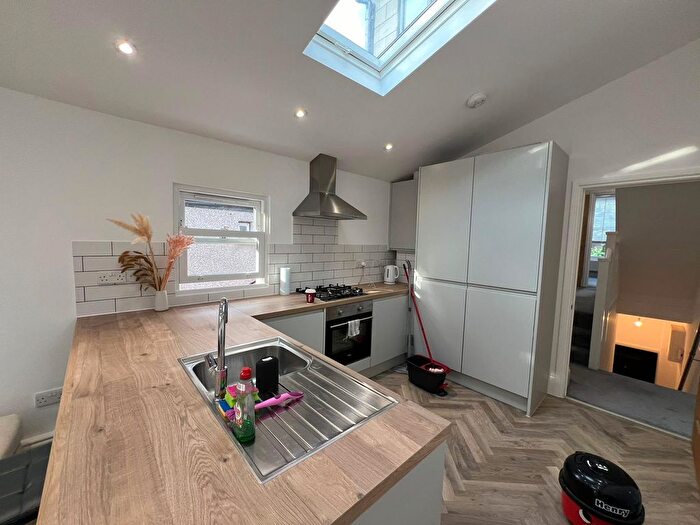 3 Bedroom Flat To Rent In Marlborough Road, London, E18