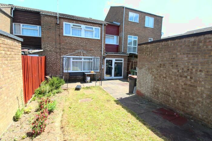 3 Bedroom Terraced House To Rent In Winchester Gardens, Luton, LU3